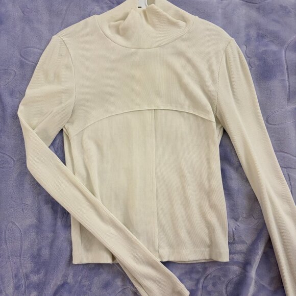 Aritzia Wilfred Moon Turtleneck Longsleeve Top in White - Picture 2 of 8